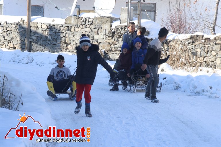 tatilini bilen AĞRI kayarak kızaklarla - fırsat çocuklar eğlendi Okul 11
