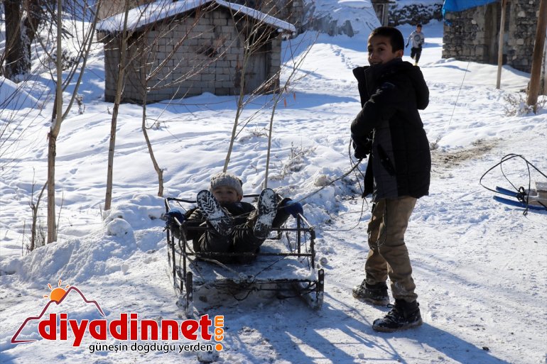 eğlendi fırsat AĞRI Okul kızaklarla tatilini bilen çocuklar kayarak - 7