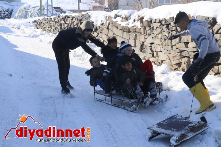 AĞRI tatilini Okul bilen çocuklar - kayarak eğlendi fırsat kızaklarla 9
