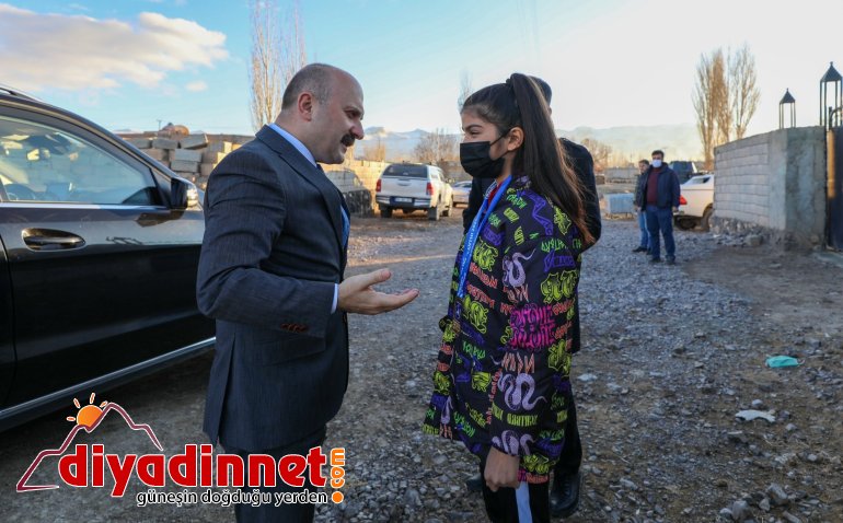 Ağrı Valisi Varol, milli güreşçi Birgül Şimşek