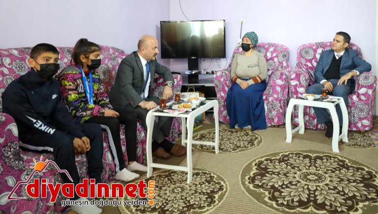 Ağrı Valisi Varol, milli güreşçi Birgül Şimşek