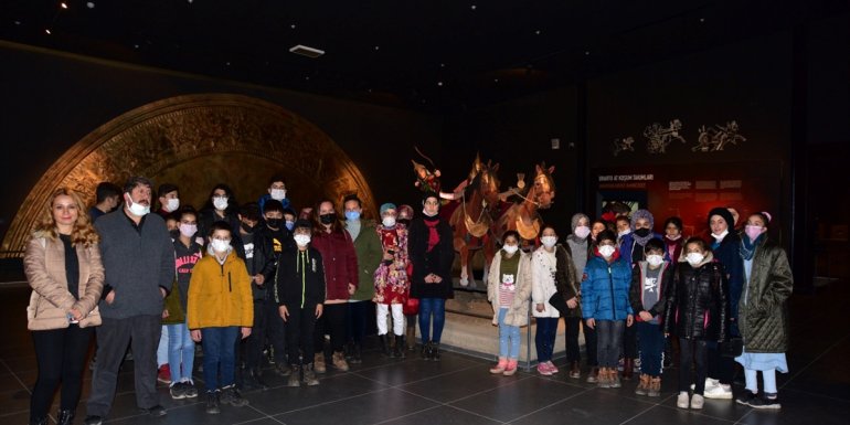 Ahlatlı öğrenciler Van'ı gezdi