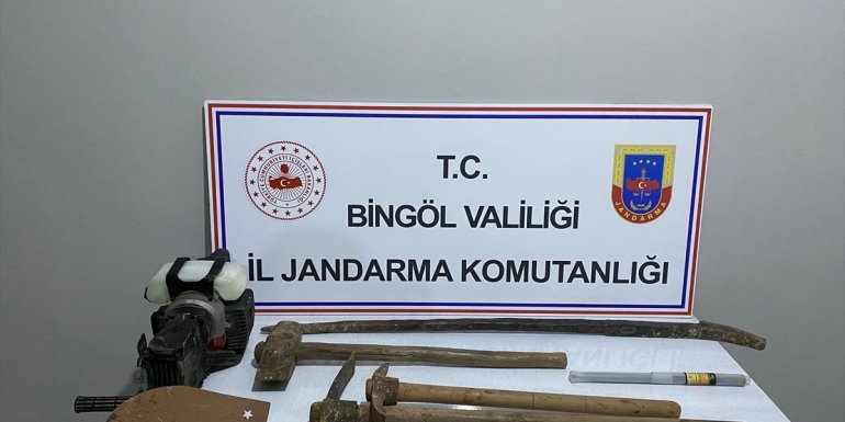 Bingöl'de kaçak kazı yapan 4 kişi suçüstü yakalandı
