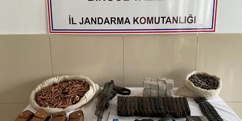 Bingöl'de Eren Kış-6 Operasyonu'nda çok sayıda silah ve mühimmat ele geçirildi