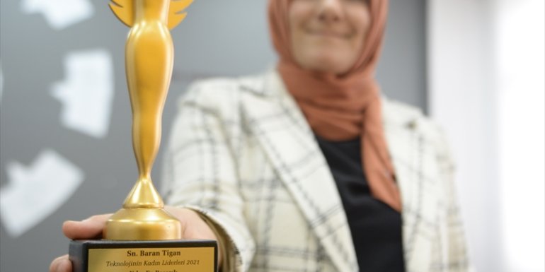 Meslektaşlarının gelişimine katkı sağlayan öğretmen Microsoft'tan ödül aldı