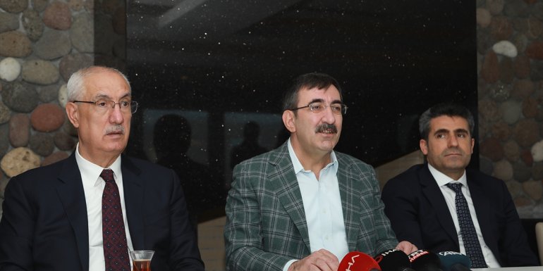 TBMM Plan ve Bütçe Komisyonu Başkanı Yılmaz, Bingöl'de gazetecilerle bir araya geldi: