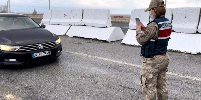 Bitlis'te jandarma ekipleri akıllı yaka kamerası kullanmaya başladı