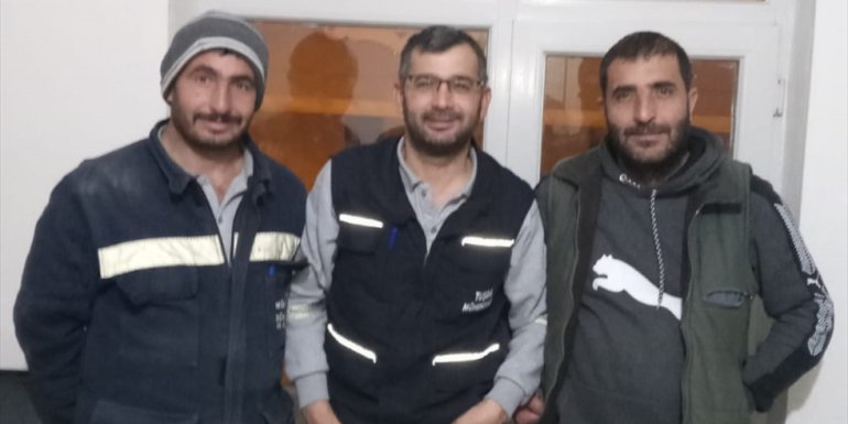 Bitlis'te elektrik arızası tamirine giderken karda mahsur kalan VEDAŞ ekibi kurtarıldı