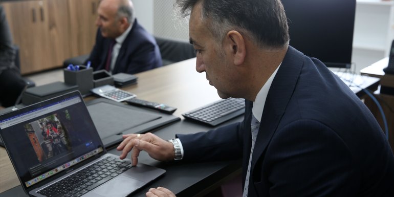 Bitlis Valisi Çağatay, AA'nın "Yılın Fotoğrafları" oylamasına katıldı