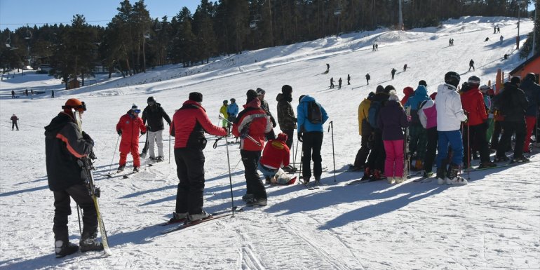 Cıbıltepe Kayak Merkezinde hafta sonu yoğunluğu