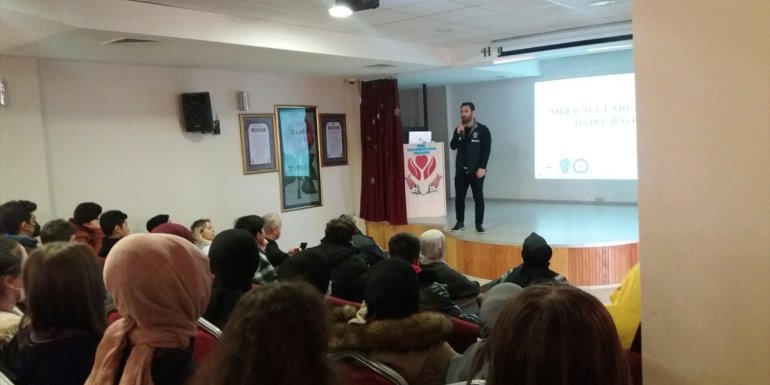 Darende'de, "Güvenli ve bilinçli internet kullanımı" semineri verildi