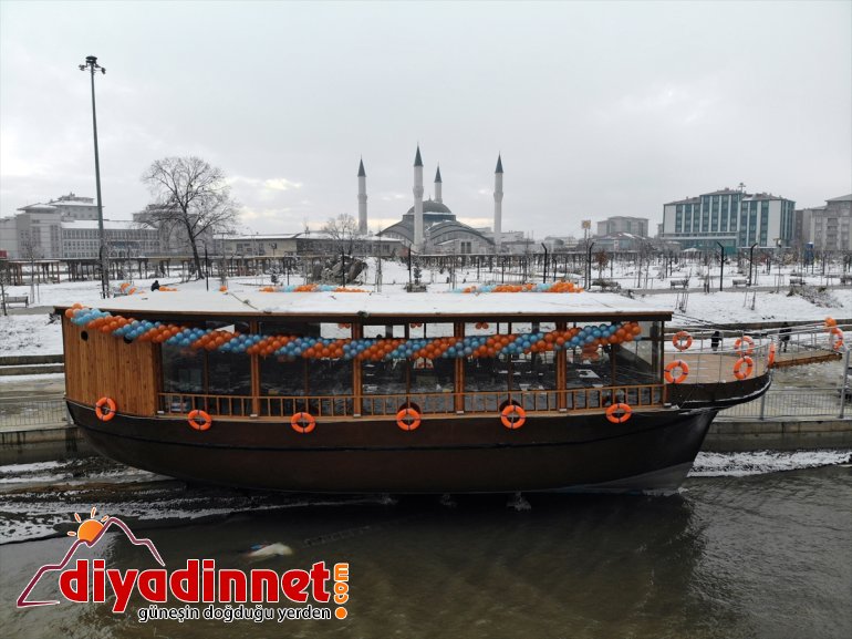Ada kentin isimli restorana tekneden kavuştu Denizsiz sakinleri dönüştürülen Marina 4