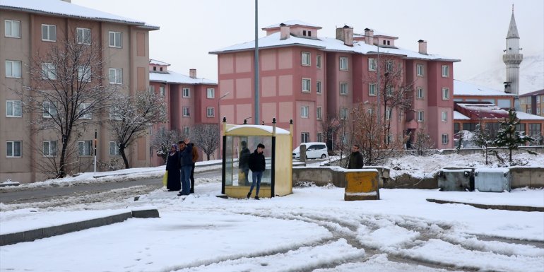 Doğu'daki 4 ilde 306 yerleşim birimine ulaşım sağlanamıyor