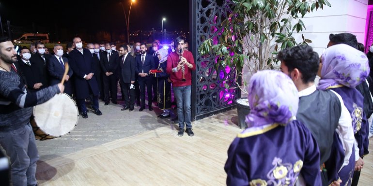 Adalet Bakanı Gül, Elazığ'da gençlerle buluştu: