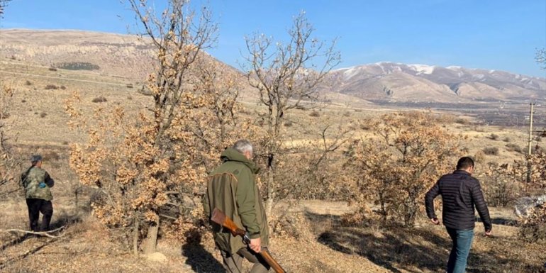 Elazığ'da kaçak avcılık yaptıkları iddiasıyla 3 kişi yakalandı