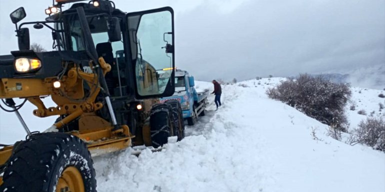Elazığ'da kar nedeniyle 21 köy yolu ulaşıma kapandı