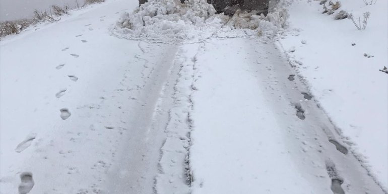 Elazığ'da karla mücadele çalışmaları başladı