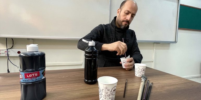 Elazığ'da resim öğretmenleri kütüphane duvarlarını tuvale dönüştürdü