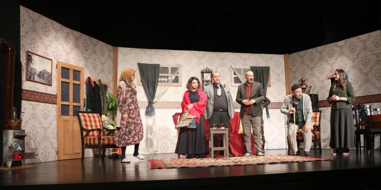 Erzurum'da sahnelenen "Bir Bayram Sabahı" oyununa yoğun ilgi