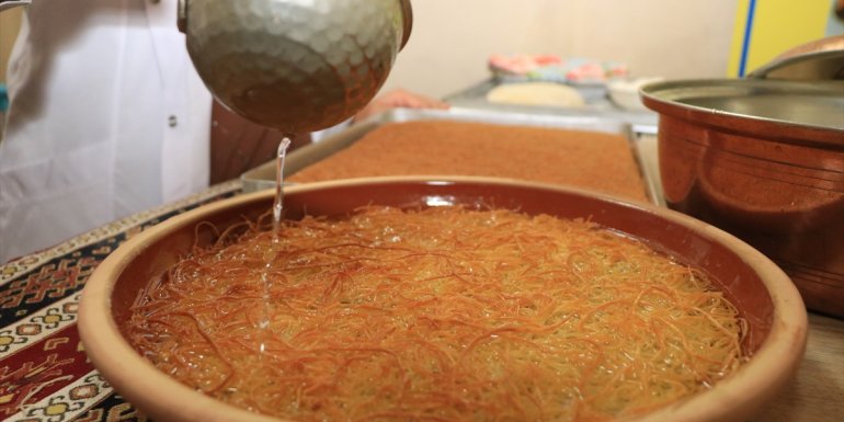 Erzincan'ın asırlık kesme kadayıf tatlısı güveç kabında daha çok sevildi
