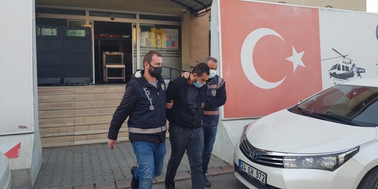 Erzincan'da öğretmen ablasını bıçaklayarak öldüren zanlı adliyeye sevk edildi