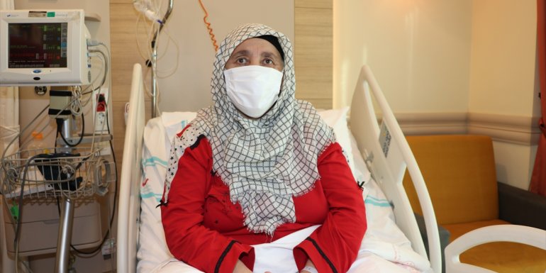 Erzurum'da kalp kapakçığı yetmezliği olan hasta göğüs kafesi açılmadan ameliyat edildi