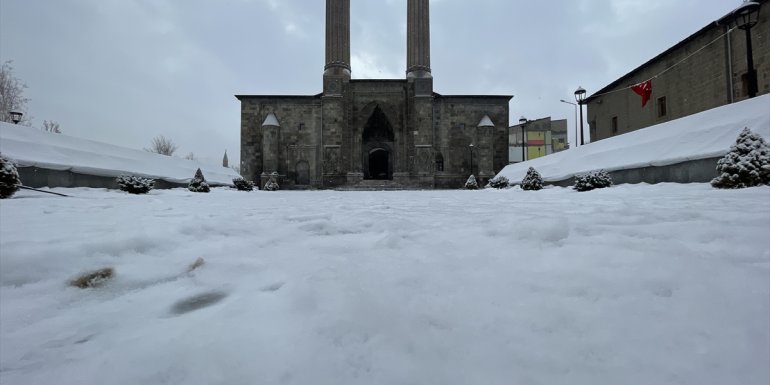 ERZURUM - Kar yağışı hayatı olumsuz etkiledi1