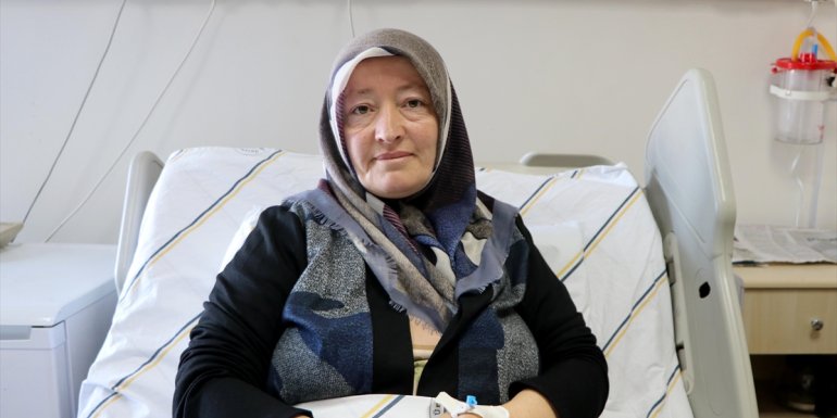 Karnında 9 yıl boyunca "beze" sandığı şişlik 25 santimetre tümör çıktı