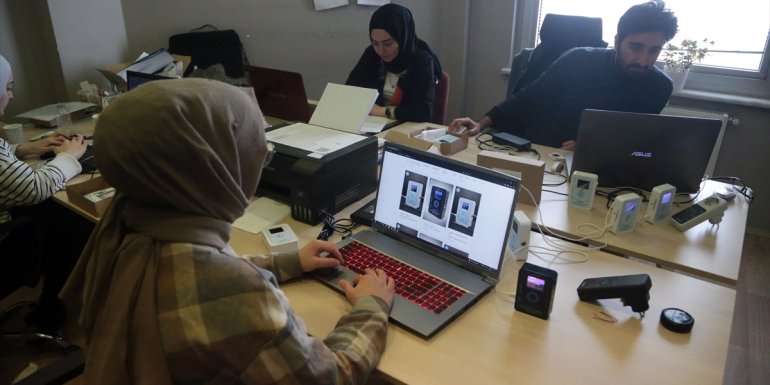 Kovid-19 aşılarının nem ve ısısını takip eden cihaz geliştirdiler