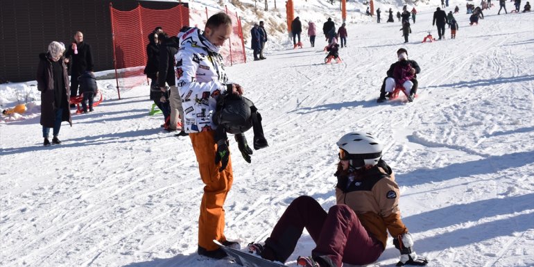 Palandöken'de kayak sezonunun açılmasıyla pistler dolup taştı