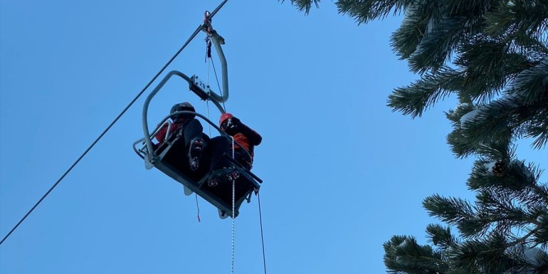 Telesiyejde mahsur kalan 17 kişinin JAK timlerince kurtarılma anı kameraya yansıdı