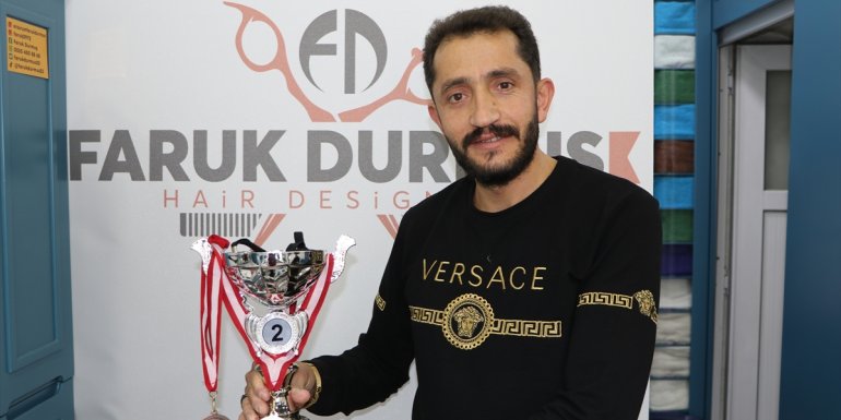 Erzurumlu berber "Türkiye'nin En İyi Kuaförü Sen Misin" yarışmasında ikinci olmanın mutluluğunu yaşıyor