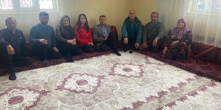 Gençlik Spor İl Müdürü Yıldırım, Hakkarili engelli milli sporcuyu ziyaret etti