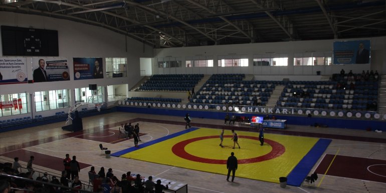 Hakkari'de güreş şampiyonası düzenlendi