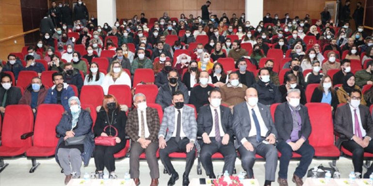 Hakkari'de öğretmenlere "Her Ev Bir Okul" projesi kapmasında seminer verildi