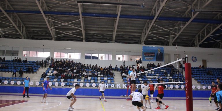 Hakkari Gençlik Voleybol Takımı, Batman ekibini yendi