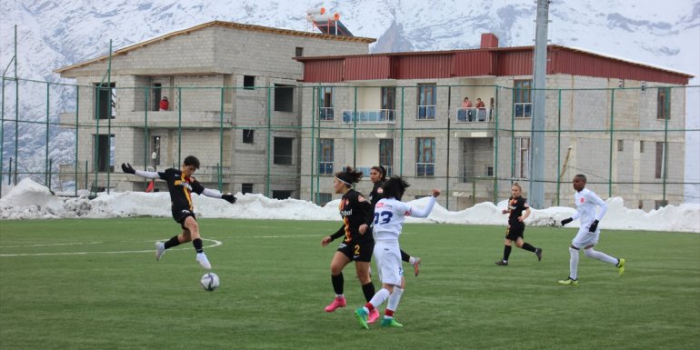 HAKKARİ - Hakkarigücü, Kayseri ekibini 4 golle yendi1