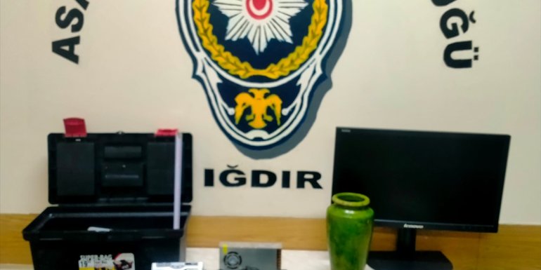 Iğdır'da cam parçalarındaki parmak izinden yakalan 3 hırsız tutuklandı