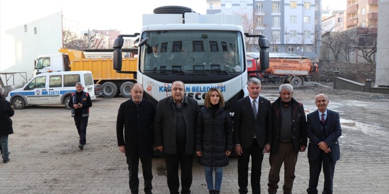 Kağızman Belediyesi araç filosuna, çöp toplama aracını kattı