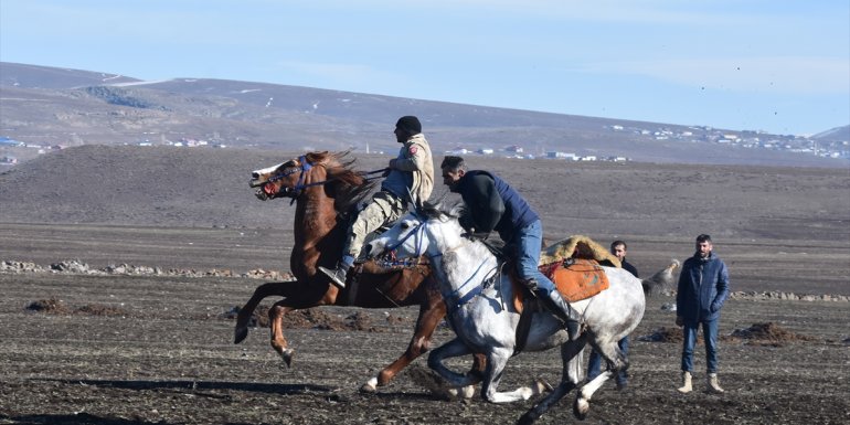 Ata sporu cirit, Kars'ta köylülerin dostluk maçlarıyla yaşatılıyor