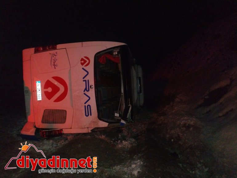 Kars-Erzurum kara yolunda yolcu otobüsü devrildi