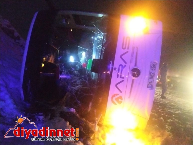 yolcu Kars-Erzurum yolunda devrildi otobüsü kara 3