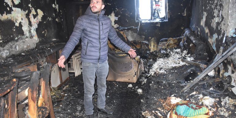 Kars'ta evde çıkan yangında 3 kişi dumandan etkilendi