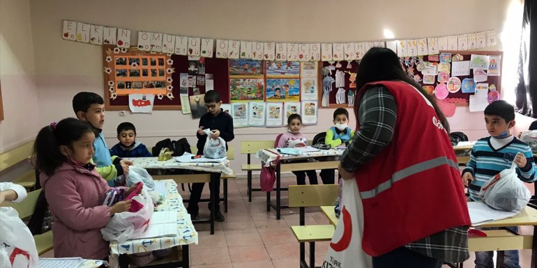 Keban'da giyim yardımı yapıldı