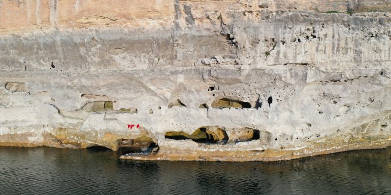 Kuraklık, Keban Barajı altındaki Hastek Kalesi'nin tüm katlarını ortaya çıkardı