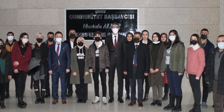 Liseli öğrenciler hukuk ve adliyenin işleyişi hakkında bilgilendirildi1