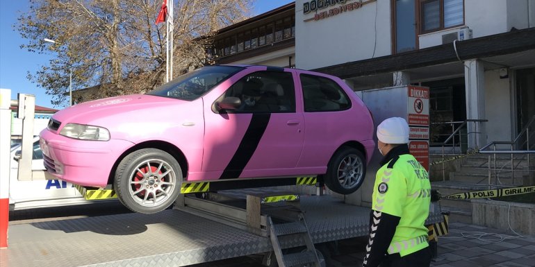 Malatya'da vatandaşlara emniyet kemerinin önemi simülatörle anlatılıyor