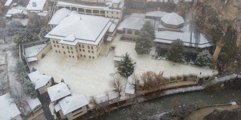 Malatya'ya mevsimin ilk karı yağdı