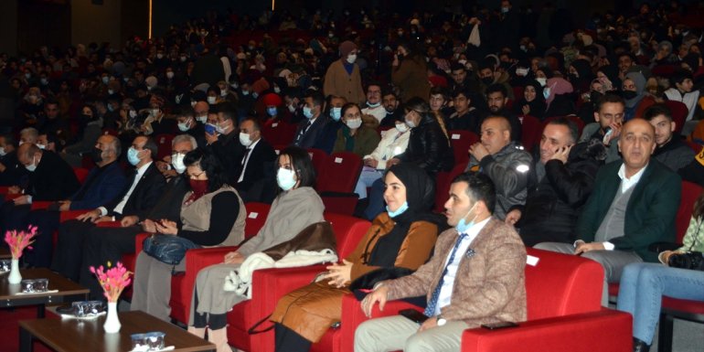 Muş'ta "Kumandan" adlı tiyatro oyunu sahnelendi