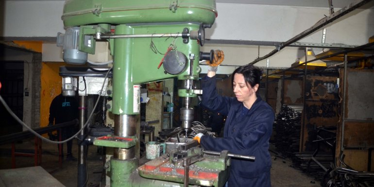 Muş'ta meslek lisesi öğrencileri kaynak yapmayı kadın öğretmenden öğreniyor